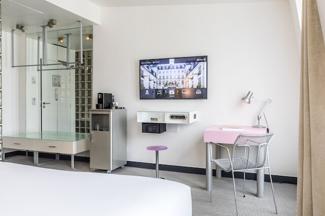 キューブ ホテル パリ