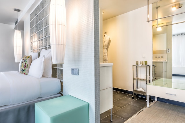 キューブ ホテル パリ