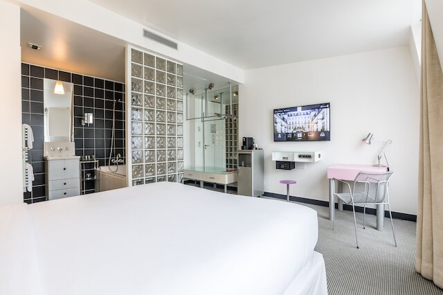 キューブ ホテル パリ