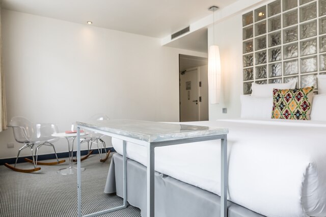 キューブ ホテル パリ