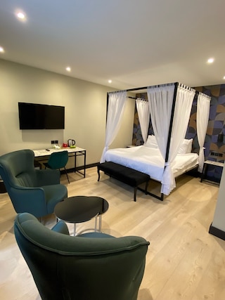 アルプ デ フェーネン ホテル