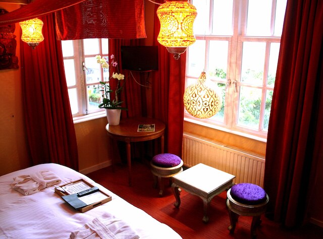 ロザリアのメナジェリー インアップステアーズ