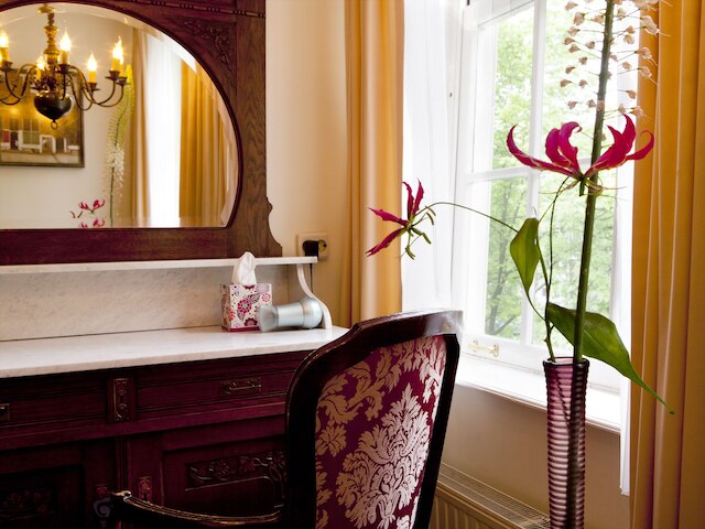 ロザリアのメナジェリー インアップステアーズ