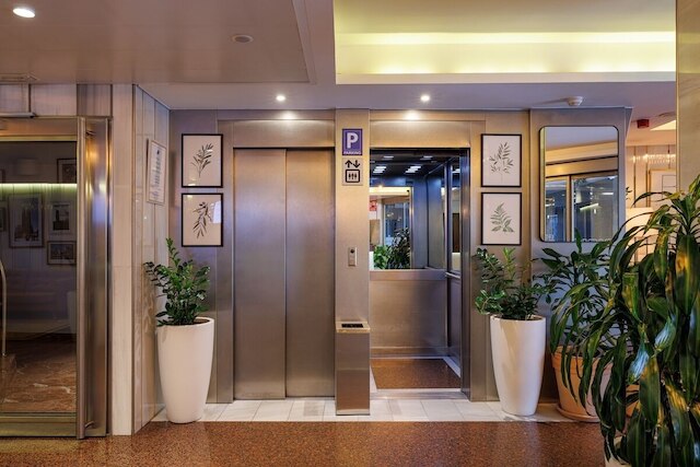 ホテル ロンダ レセップス