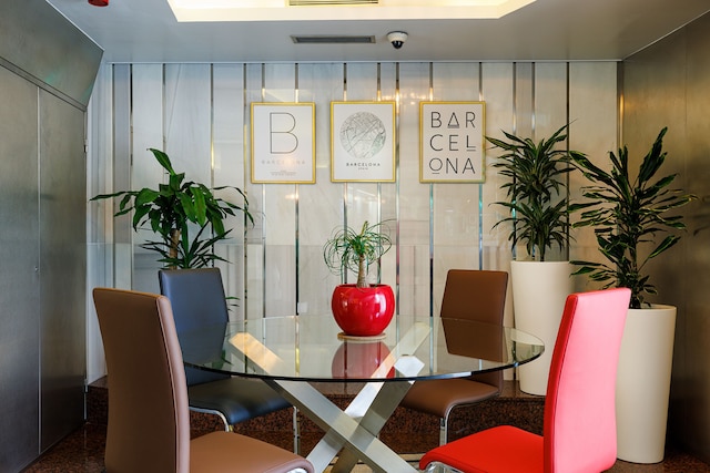 ホテル ロンダ レセップス