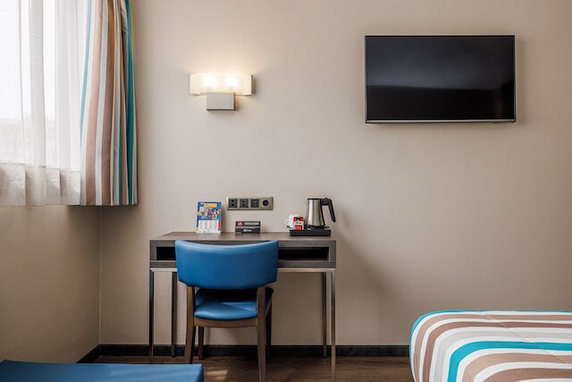 ホテル ロンダ レセップス