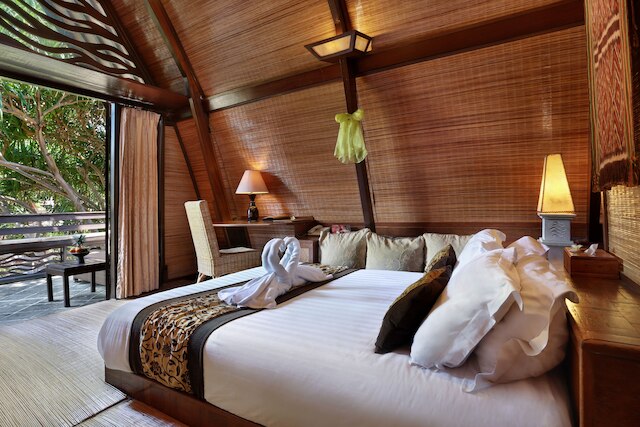 ヴィラ オンバク ホテル