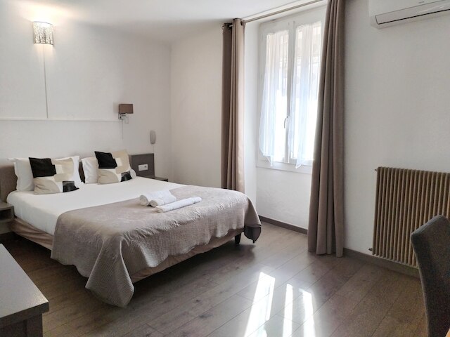 ロジス オテル ラ バスティード ドントレイグ