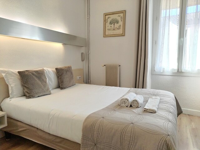 ロジス オテル ラ バスティード ドントレイグ