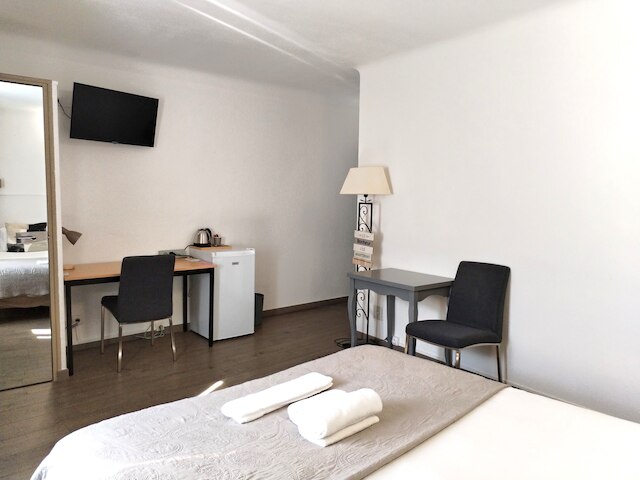 ロジス オテル ラ バスティード ドントレイグ