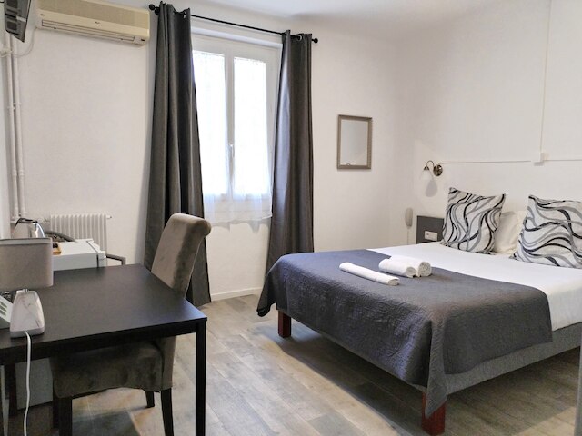 ロジス オテル ラ バスティード ドントレイグ