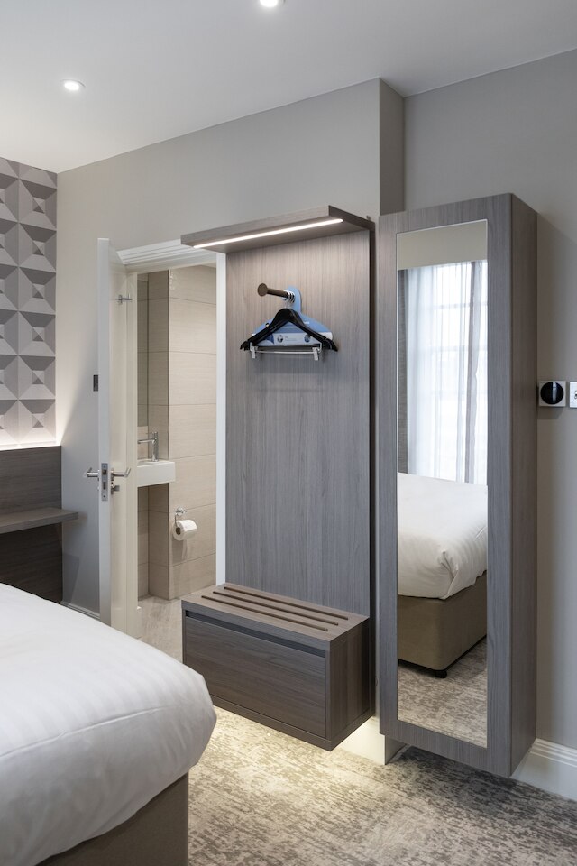 モーニントン ビクター  ホテル ロンドン ベルグラヴア