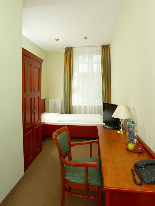 ホテル ベルモア イム ダムトロパレ