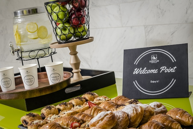 イコニク アングリ