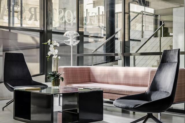 イコニク アングリ