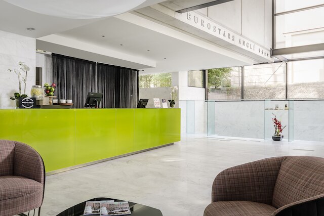 イコニク アングリ