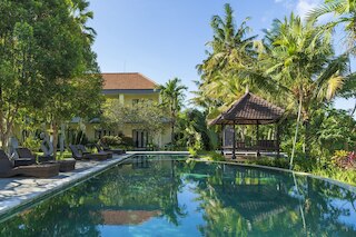 アグン ラカ リゾート アンド ヴィラ