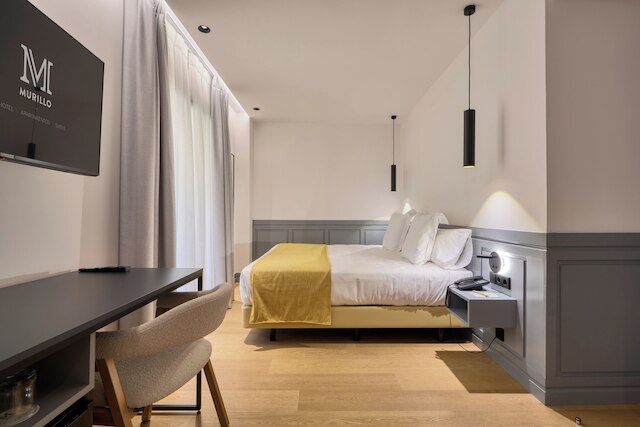 ホテル ムリーヨ レイノソ