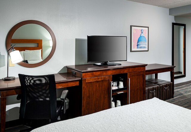 ハンプトン イン & スイーツ セントルイス アット フォレスト パーク