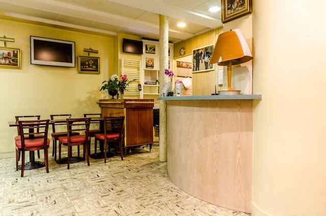 アヴニール ホテル モンマルトル