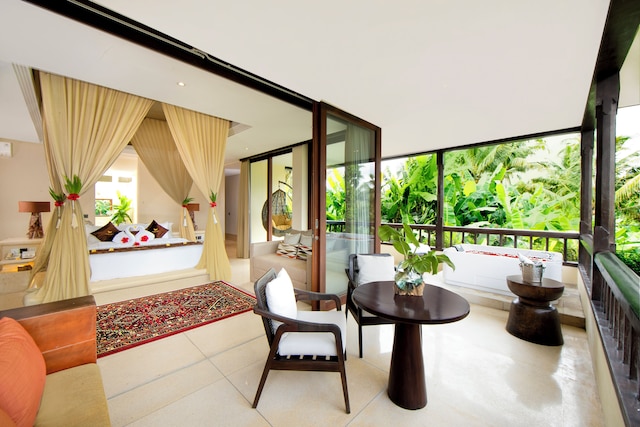 ナンディニ・ジャングル by ハンギングガーデンズ