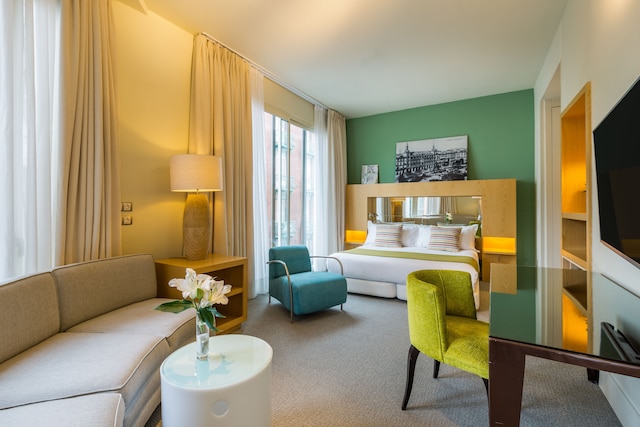 ルーム メイト アリシア, マドリード