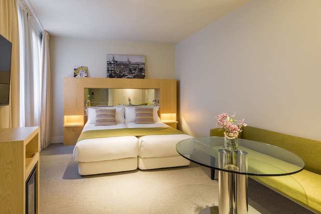 ルーム メイト アリシア, マドリード