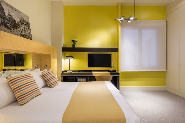 ルーム メイト アリシア, マドリード