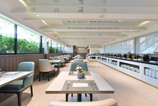 センター ポイント プラス オテル プラトゥーナム