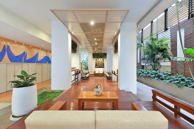 センター ポイント プラス オテル プラトゥーナム