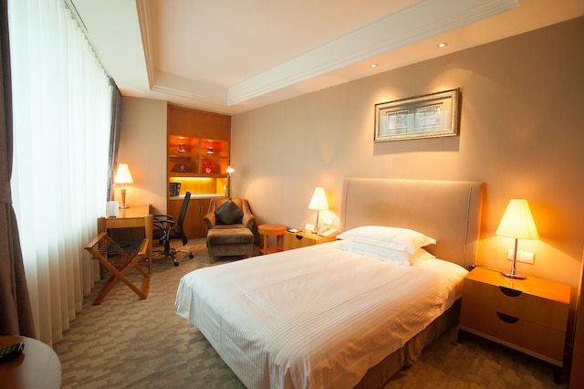 ジン ジャン ティエン チェン ホテル (上海天誠大酒店)