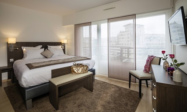 レジドーム クルブヴォア ラ デファンス