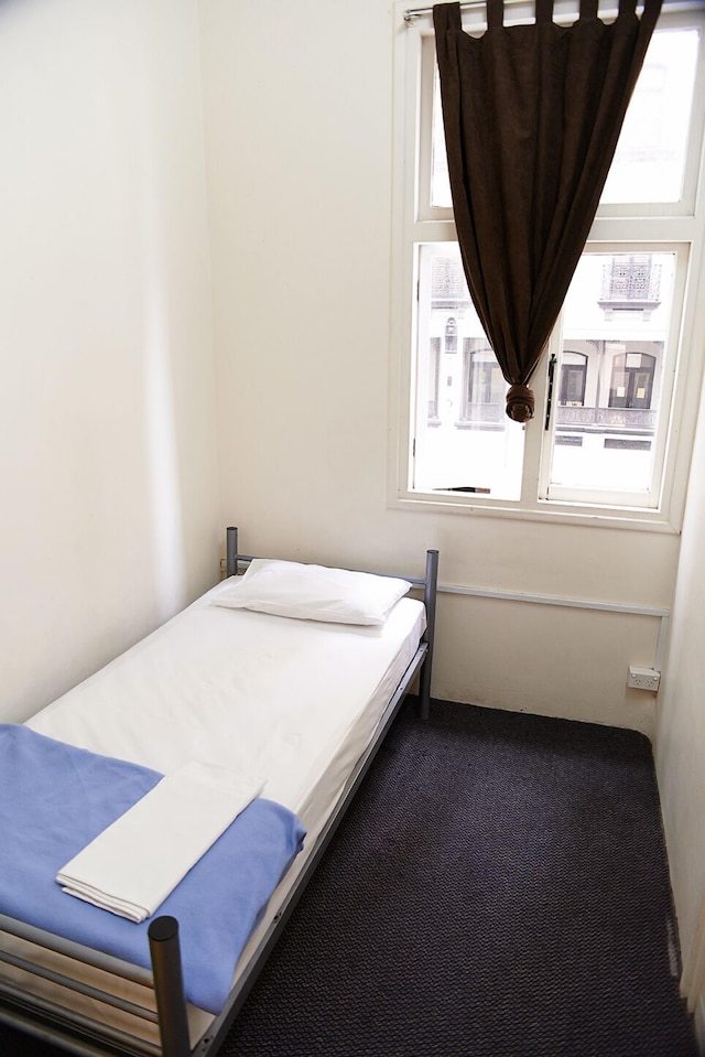 メイズ バックパッカーズ