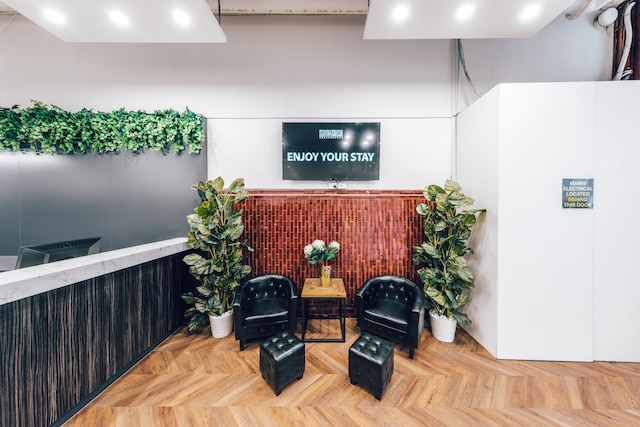 メイズ バックパッカーズ