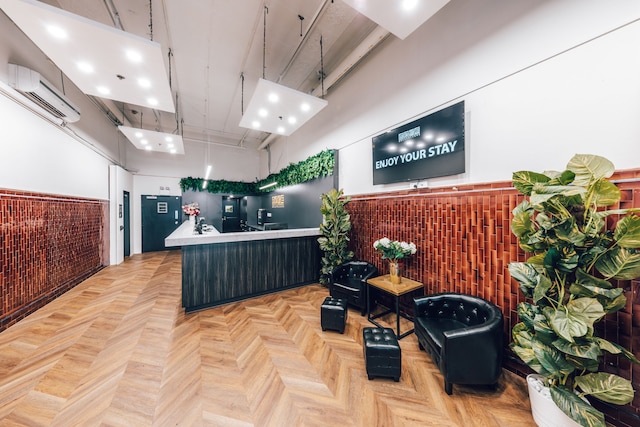 メイズ バックパッカーズ