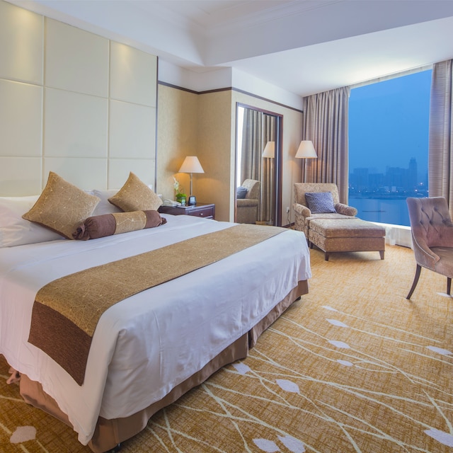 ハワードジョンソン パール プラザ武漢 (武漢江城明珠豪生大酒店)