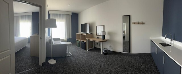 スパーク バイ ヒルトン レッドランズ