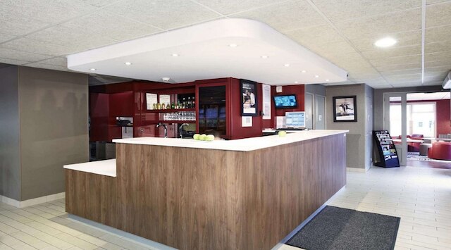 オリジナルズシティ, ホテルラヴェリエール – イヴリーヌ