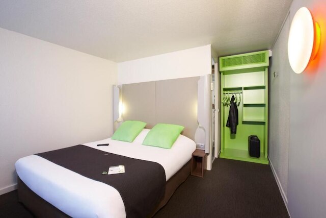 オリジナルズシティ, ホテルラヴェリエール – イヴリーヌ