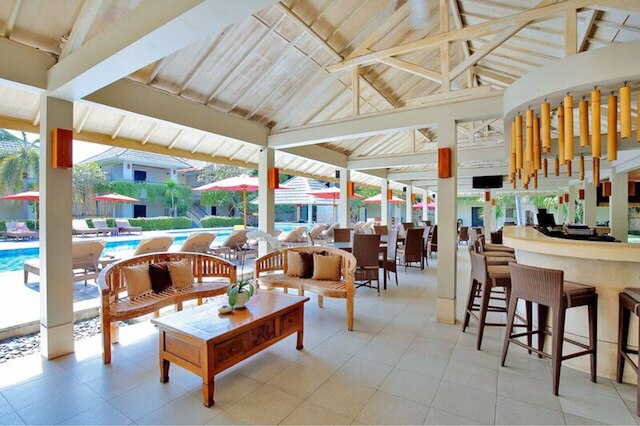 デウィ スリ ホテル