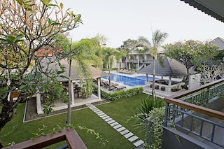 デウィ スリ ホテル