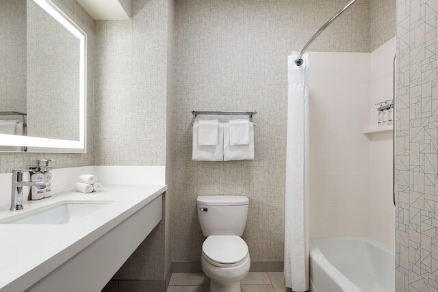 ホリデイ イン エクスプレス アンド スイーツ ベーカーズフィールド セントラル by IHG