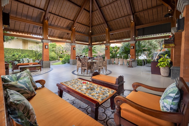 アディダルマホテルクタ