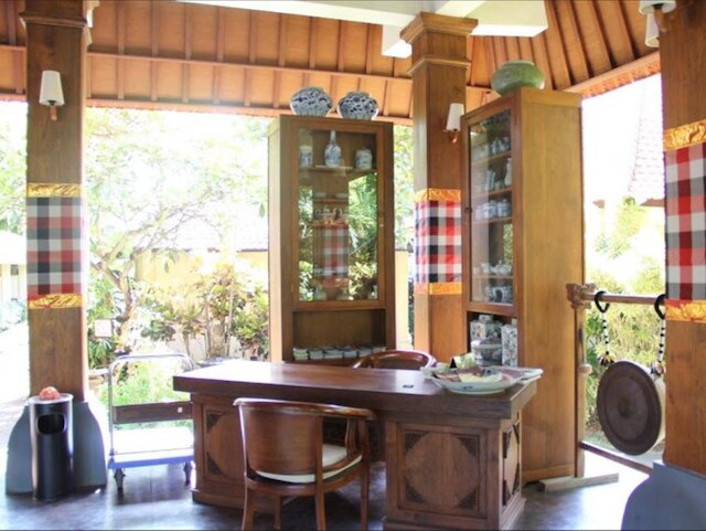 ブサキ ビーチ ホテル