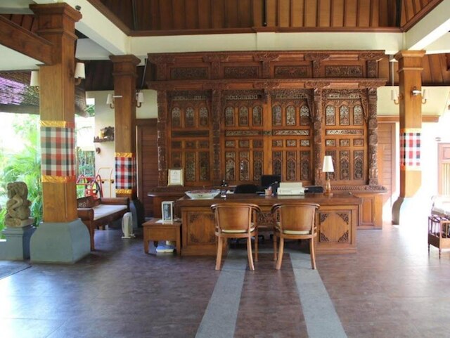 ブサキ ビーチ ホテル