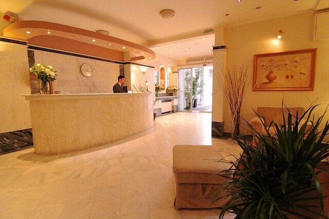 アヒヨン ホテル