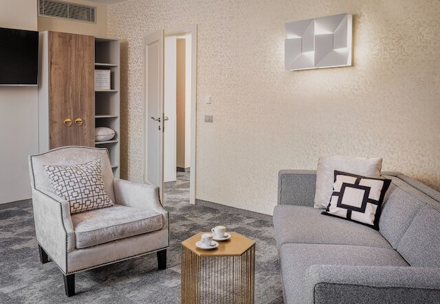 マエストロ バイ アドレズ