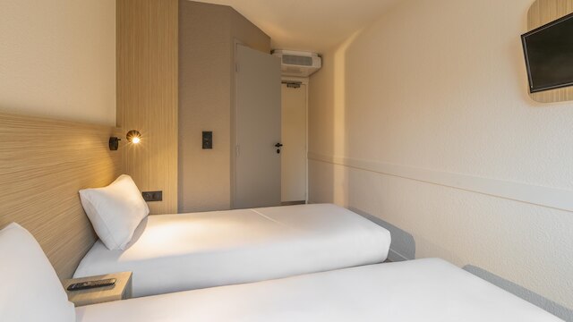 プルミエール クラス パリ ウエスト - ポン ド シュレーヌ