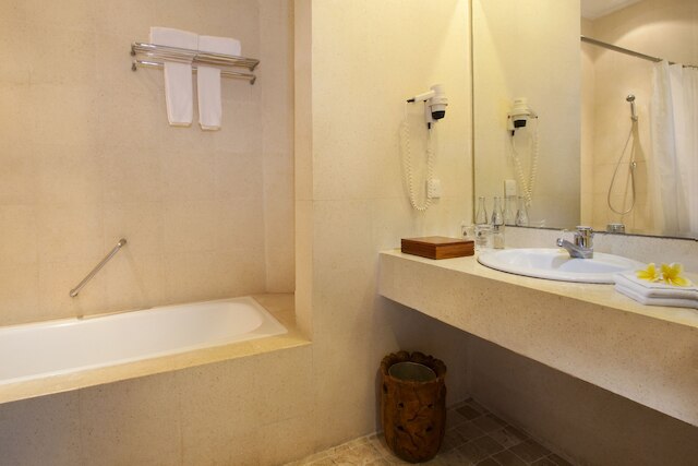 ケラトン ジンバラン ビーチ リゾート