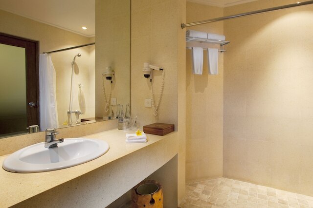 ケラトン ジンバラン ビーチ リゾート